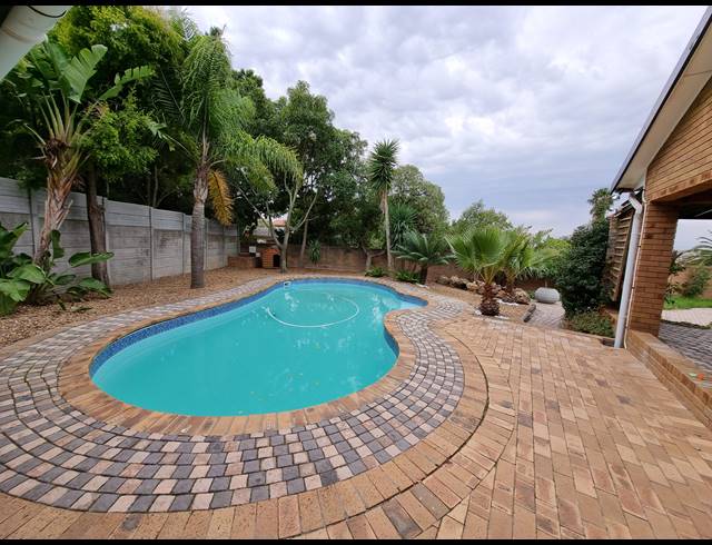 4 BEDROOM HOUSE TO LET IN BRENTWOOD PARK
